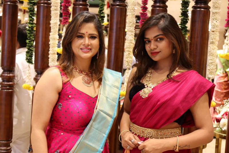 grand-launching-gowri-signature-collections-18.jpg