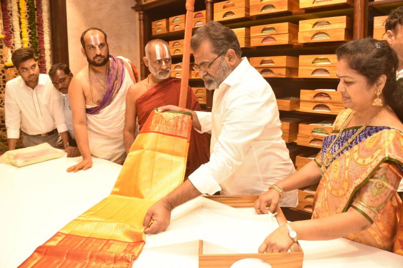 grand-launching-gowri-signature-collections-3.jpg
