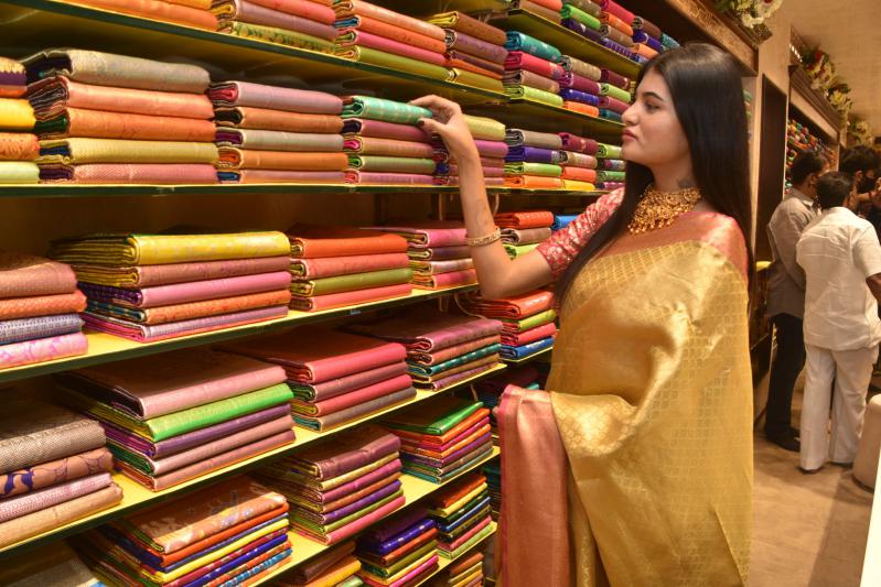 grand-launching-gowri-signature-collections-6.jpg
