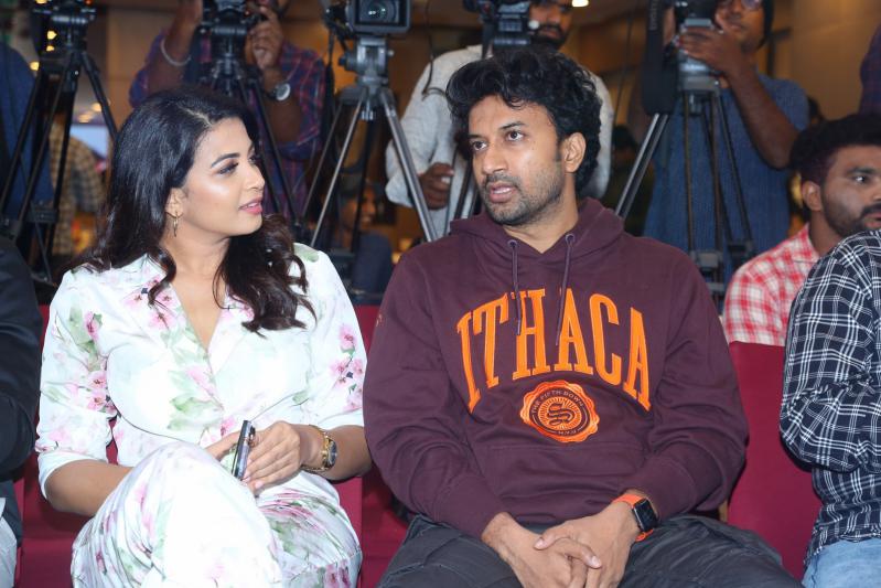 gurtunda-seetakaalm-movie-press-meet-6.jpg