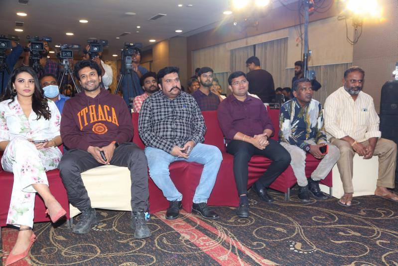 gurtunda-seetakaalm-movie-press-meet-7.jpg