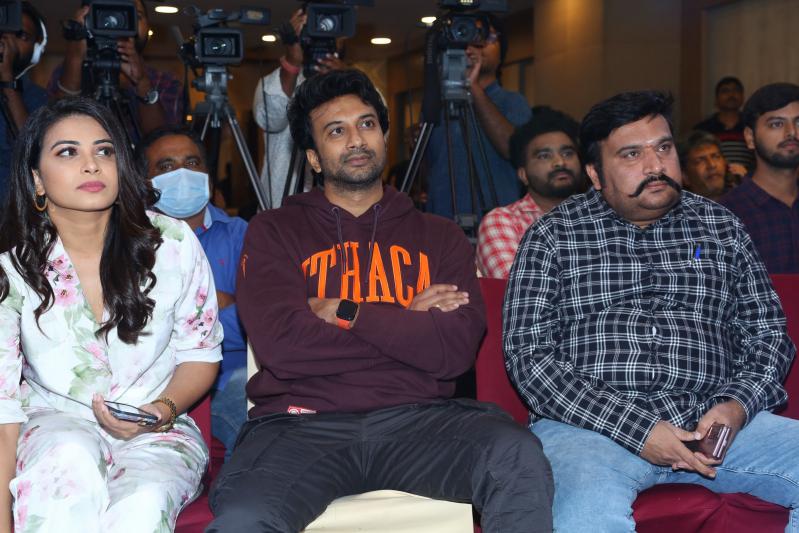 gurtunda-seetakaalm-movie-press-meet-8.jpg