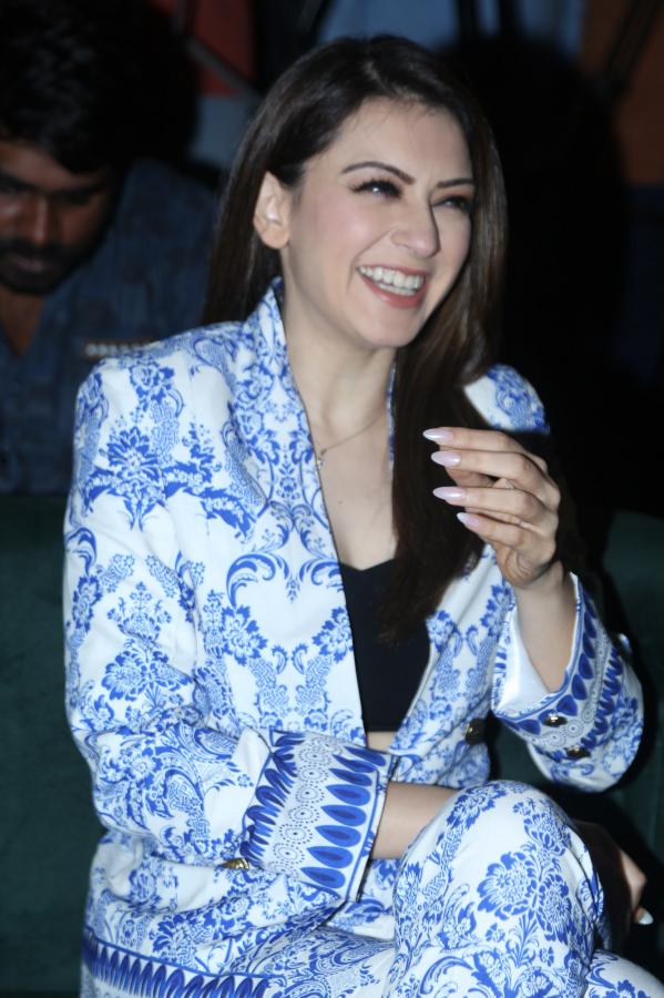 hansika-stills-4-17.jpg