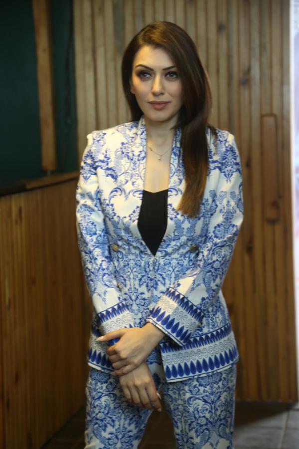 hansika-stills-4-3.jpg