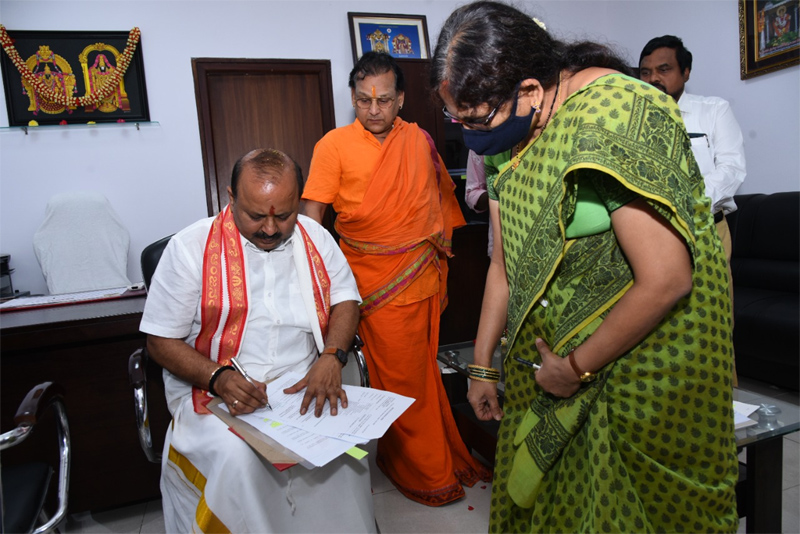 hari-jawaharlal-takes-charge-as-the-principal-secretary-13.jpg