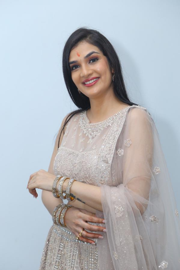 hasini-sudheer-stills-2.jpg