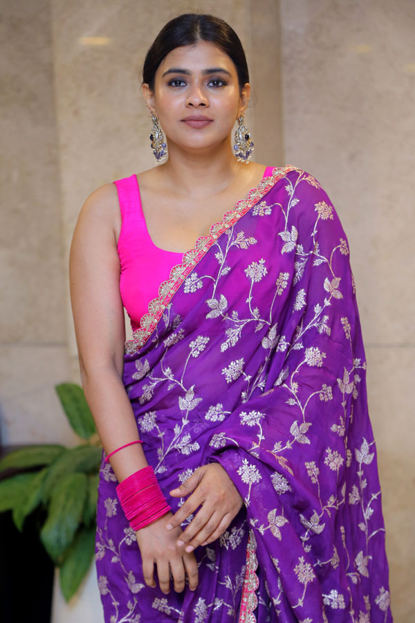 hebah-patel-stills-14.jpg