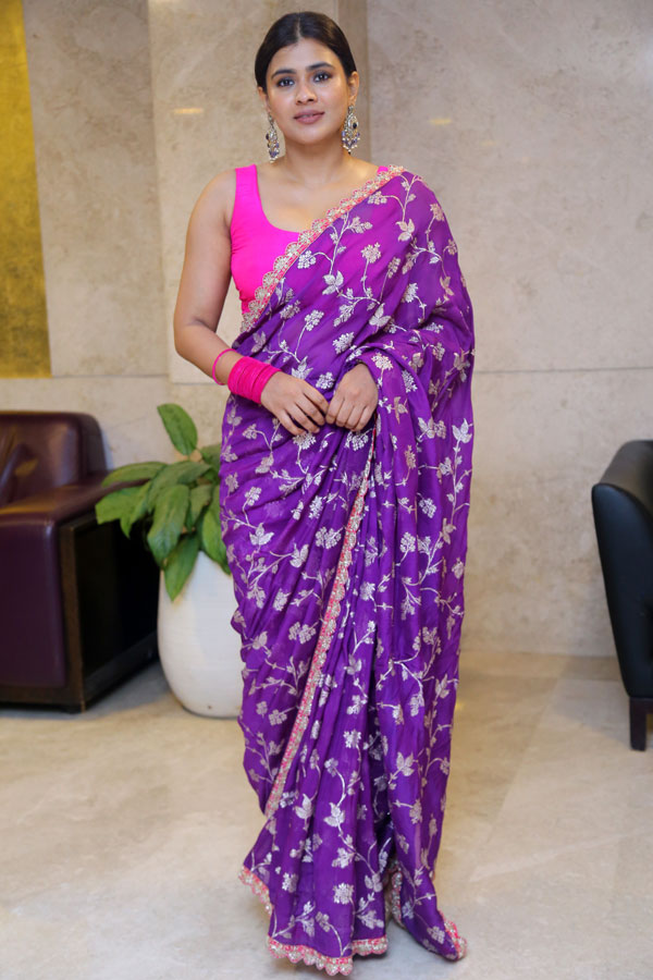 hebah-patel-stills-15.jpg