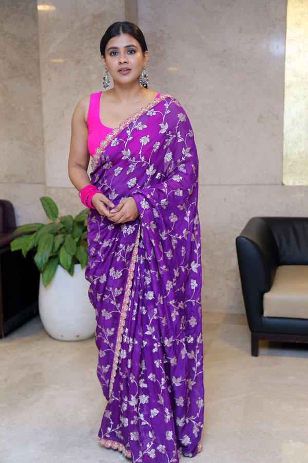 hebah-patel-stills-16.jpg