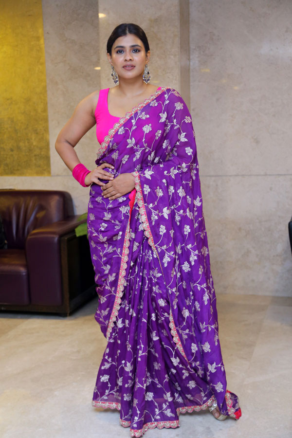 hebah-patel-stills-17.jpg