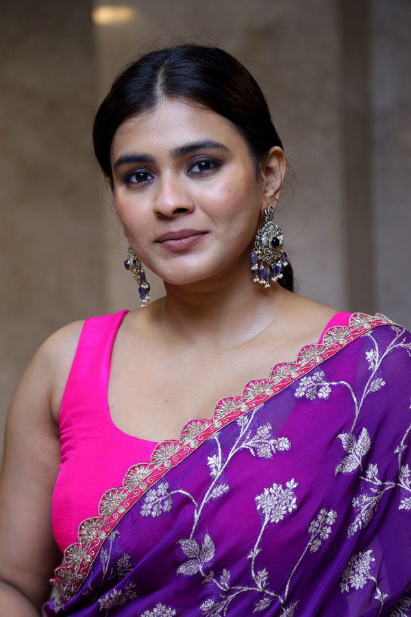 hebah-patel-stills-2.jpg