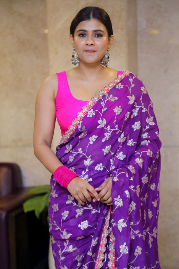 hebah-patel-stills-21.jpg