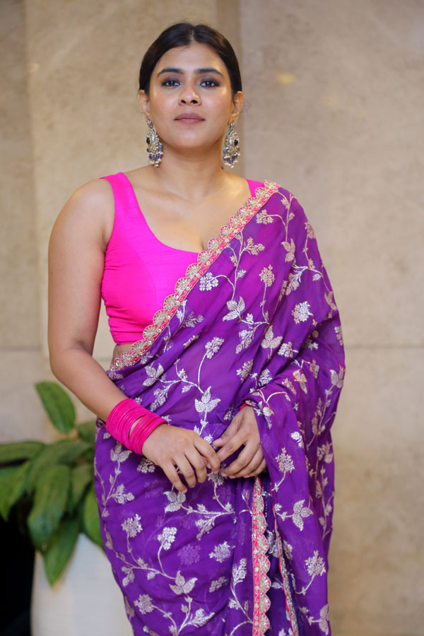 hebah-patel-stills-22.jpg