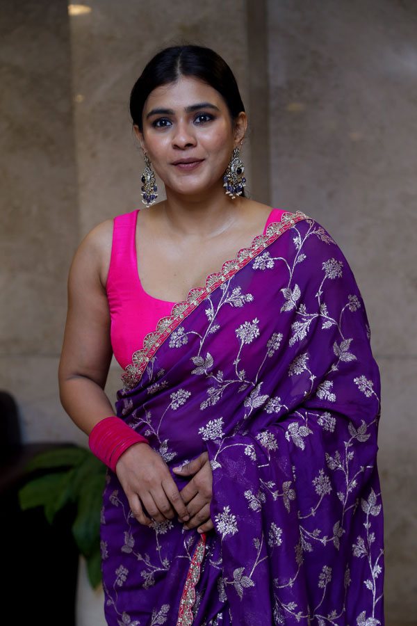hebah-patel-stills-8.jpg