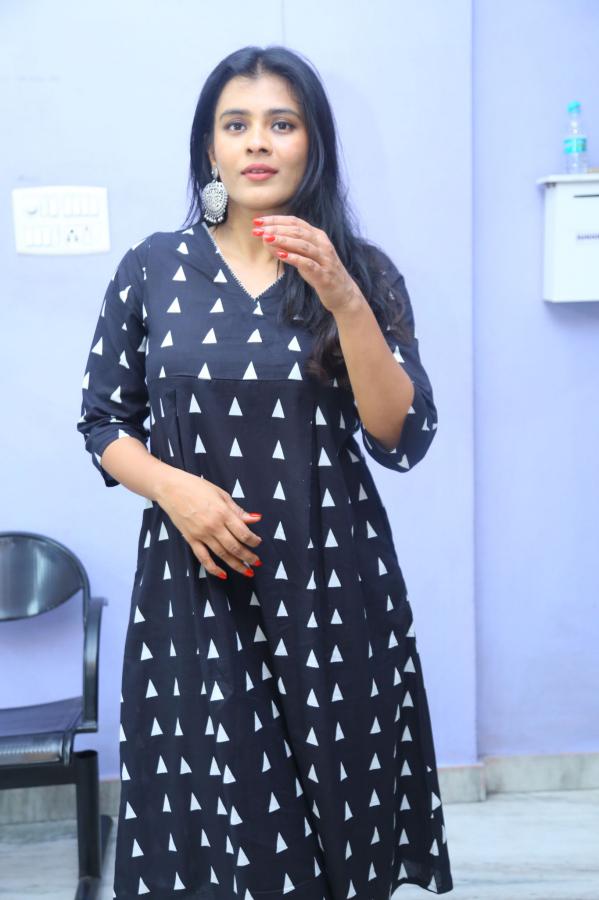 hebba-patel-stills-14.jpg