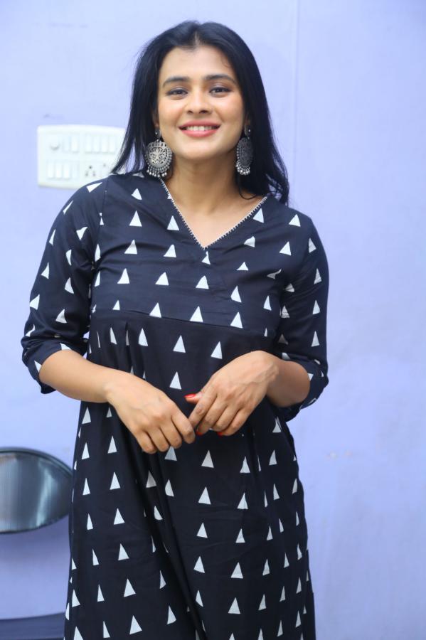 hebba-patel-stills-16.jpg