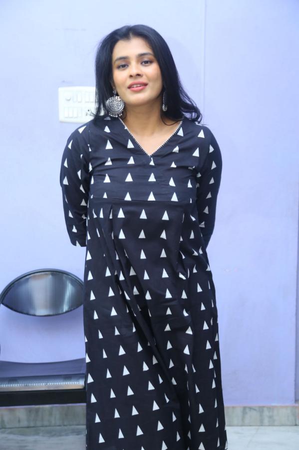 hebba-patel-stills-17.jpg