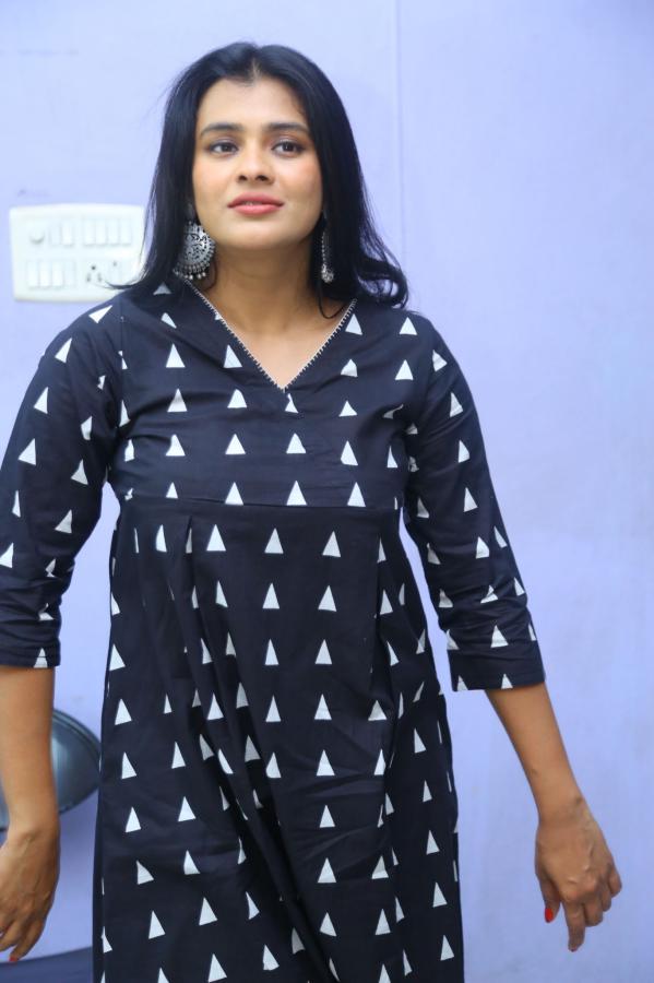 hebba-patel-stills-18.jpg