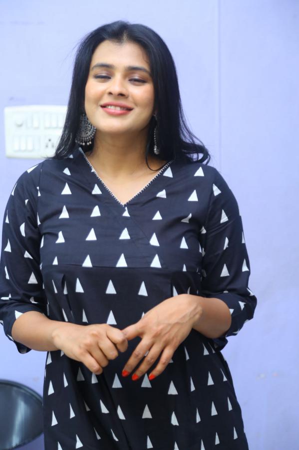 hebba-patel-stills-19.jpg