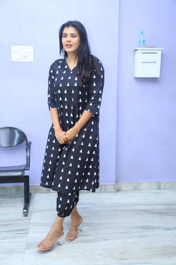 hebba-patel-stills-2.jpg