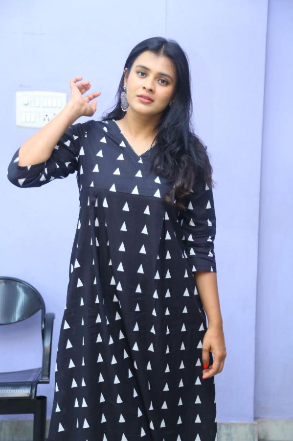 hebba-patel-stills-5.jpg