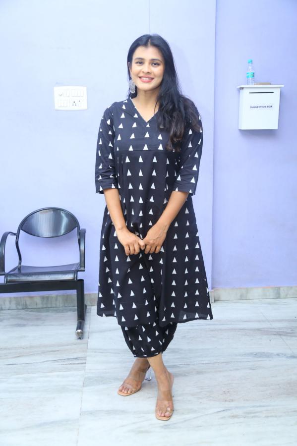 hebba-patel-stills-6.jpg