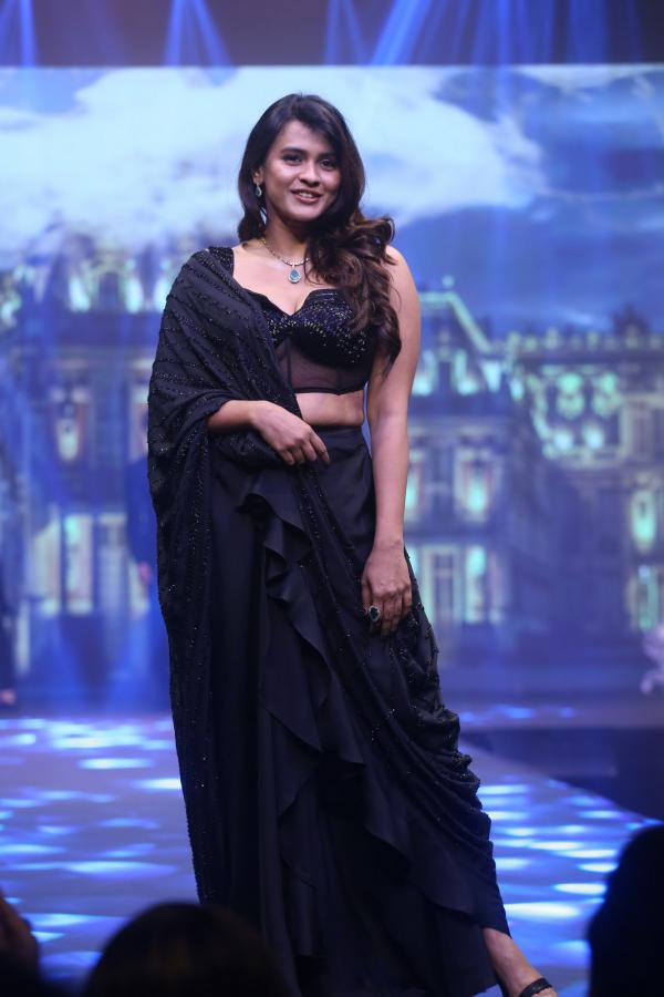 hebbah-patel-stills-8.jpg