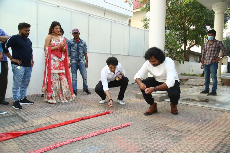 hero-movie-team-success-meet-2.jpg