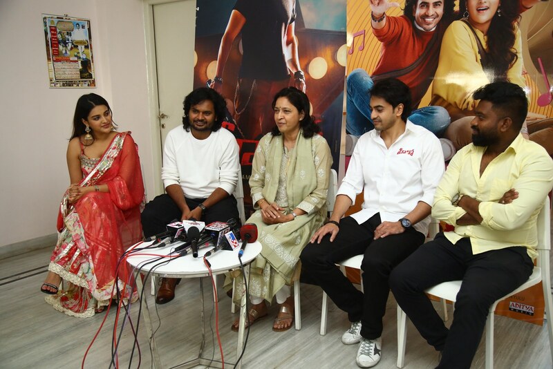 hero-movie-team-success-meet-5.jpg