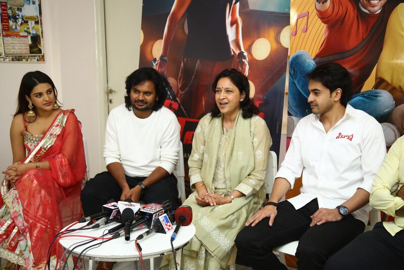 hero-movie-team-success-meet-6.jpg