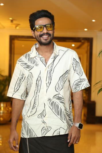 hero-vishnu-vishal-interview-stills-matti-kusthi-10.jpg
