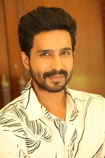 hero-vishnu-vishal-interview-stills-matti-kusthi-3.jpg