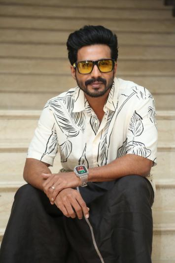 hero-vishnu-vishal-interview-stills-matti-kusthi-4.jpg