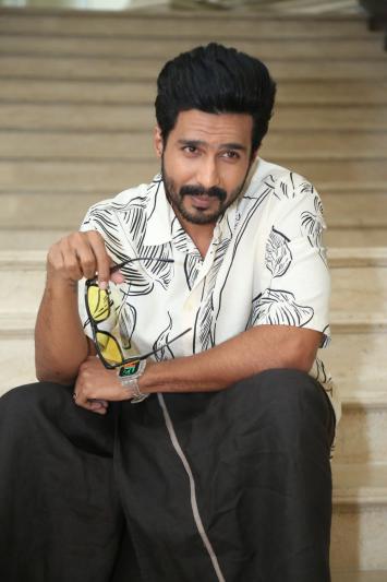 hero-vishnu-vishal-interview-stills-matti-kusthi-6.jpg
