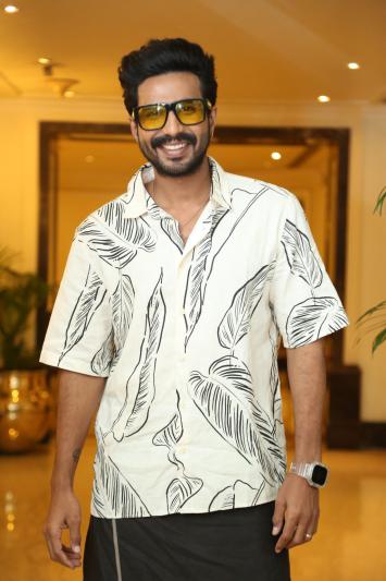 hero-vishnu-vishal-interview-stills-matti-kusthi-8.jpg