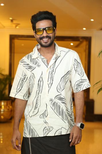 hero-vishnu-vishal-interview-stills-matti-kusthi-9.jpg