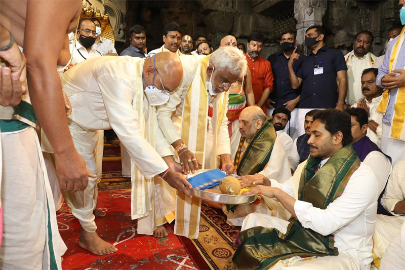 home-minister-amit-shah-visits-tirumala-2.jpg