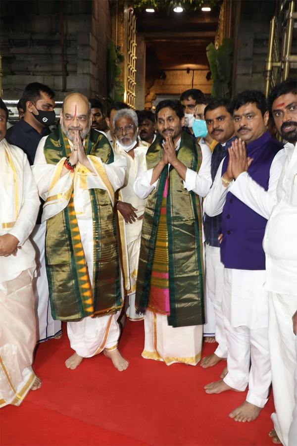 home-minister-amit-shah-visits-tirumala-4.jpg