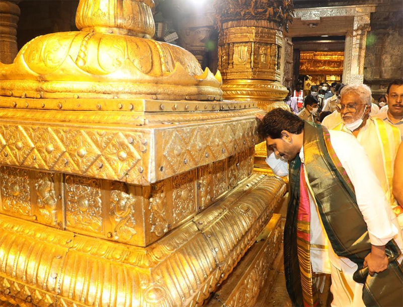 home-minister-amit-shah-visits-tirumala-6.jpg