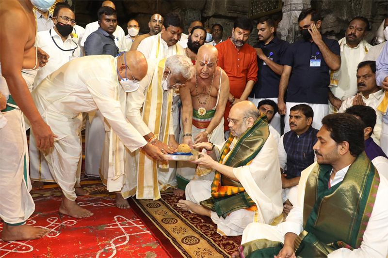 home-minister-amit-shah-visits-tirumala-7.jpg