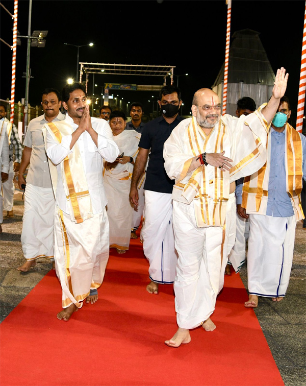 home-minister-amit-shah-visits-tirumala-8.jpg
