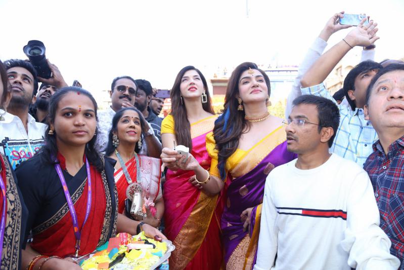 honey-rose-mehreen-launched-by-chandana-brothers-at-zaheerabad-17.jpg