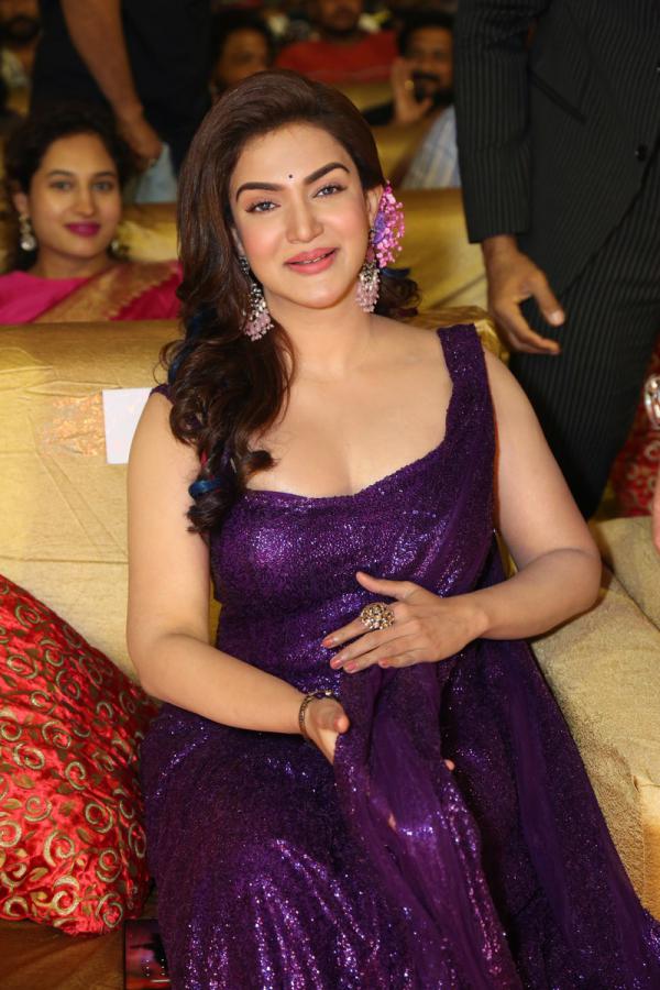 honey-rose-stills-6.jpg