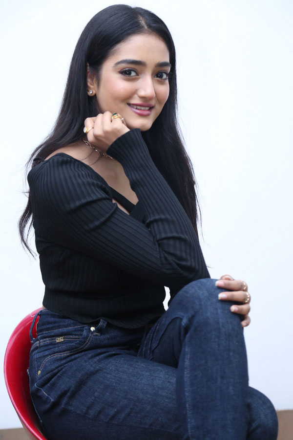 hrithika-srinivas-stills-2-12.jpg