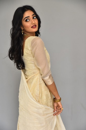hrithika-srinivas-stills-4-4.jpg