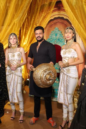 hyderabads-hifi-birthday-bash-lion-kiron-k-party-in-indralok-style-8.jpg