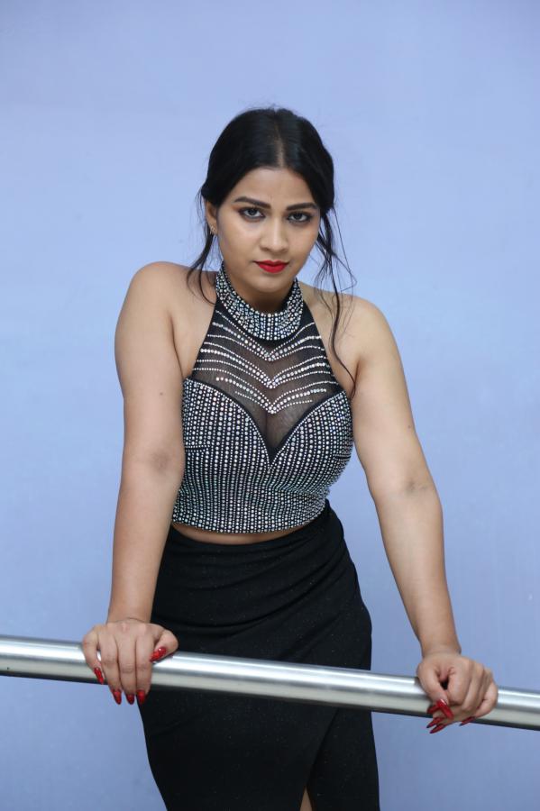 inaya-sultana-stills-16.jpg