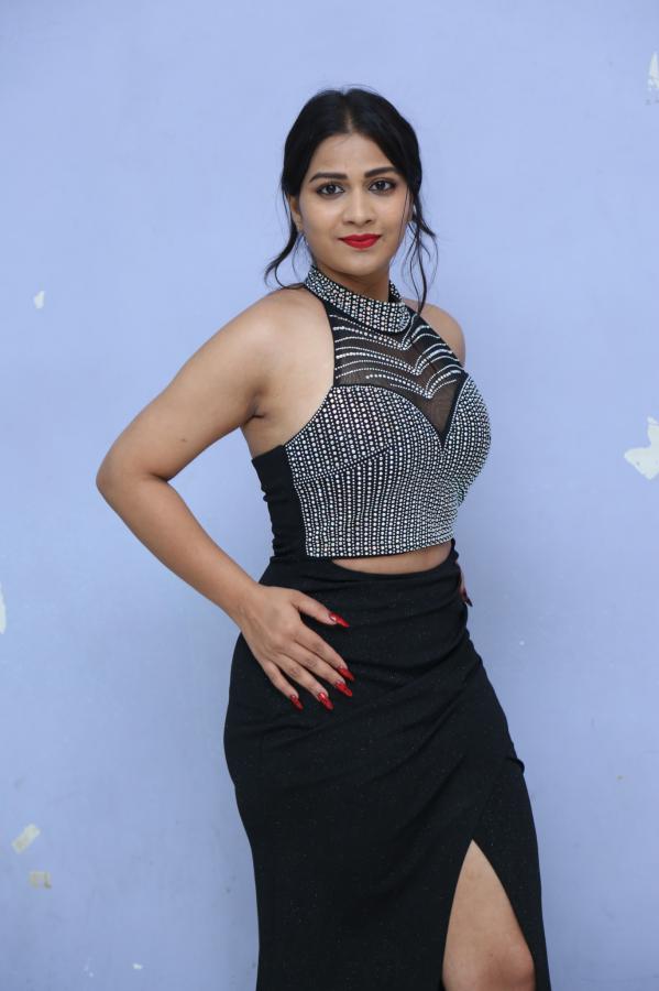 inaya-sultana-stills-3.jpg