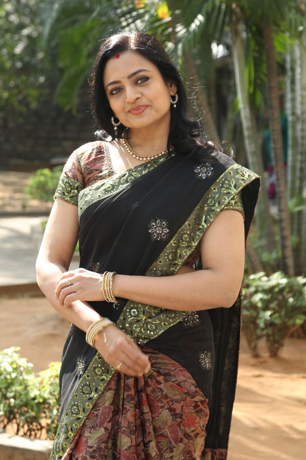 indraja-stills-2-3.jpg