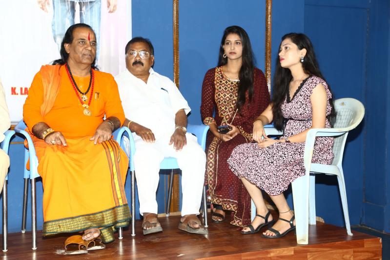 iq-movie-press-meet-3.jpg